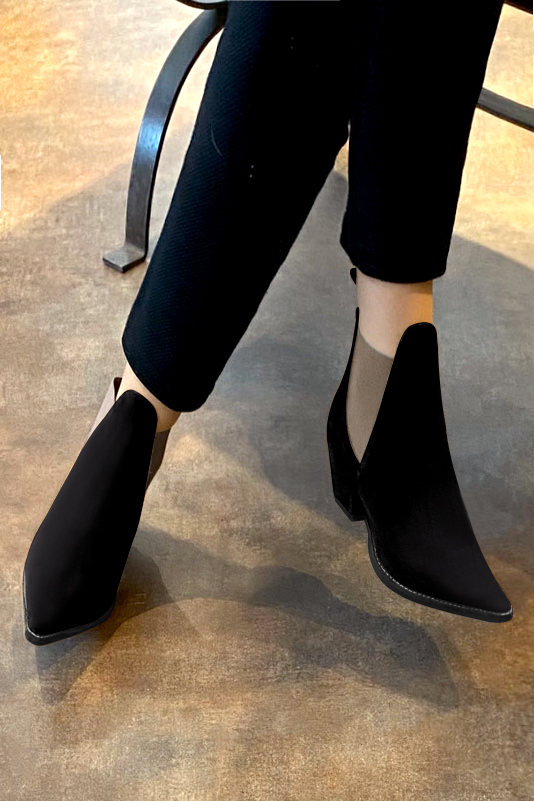 French elegance and refinement for these matt black and taupe brown dress booties, with elastics on the sides, 
                available in many subtle leather and colour combinations. This pretty bootie will do you a lot of good throughout the seasons.
Easy to put on with its elastic bands, it has everything to seduce you.
For the fans of very sharp models like "santiag..." 
Personalize it or not, with your colours on the page "My favorites".  
                Matching clutches for parties, ceremonies and weddings.   
                You can customize these ankle boots with elastics to perfectly match your tastes or needs, and have a unique model.  
                Choice of leathers, colours, knots and heels. 
                Wide range of materials and shades carefully chosen.  
                Rich collection of flat, low, mid and high heels.  
                Small and large shoe sizes - Florence KOOIJMAN